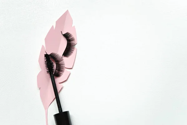 Black False Lashes Strips Wiht Mascara Pink Paper Leaves — Stock Photo, Image