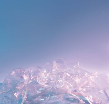 atık plastik şişeler, çevre kirliliği kavramı ezilmiş 