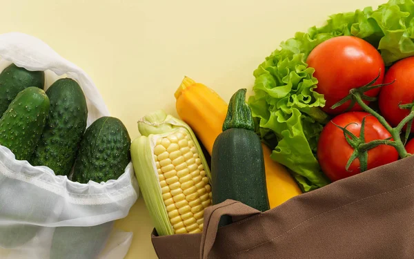 織物ショッピング食料品の袋 ゼロ廃棄物概念の生野菜 — ストック写真