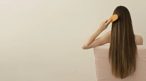 Rear View Brunette Woman Combing Long Shiny Hair — Stock Photo, Image