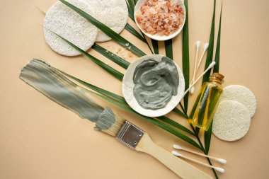 Luffa görüntü, pamuk tomurcukları, yağ, yüz kil, bej arka tuz