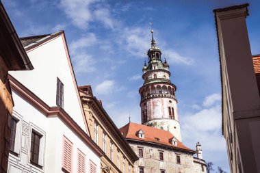 Cesky Krumlov, Cesky Krumlov, Çek Cumhuriyeti, geleneksel sokak hakim içinde kale kule güzel manzara