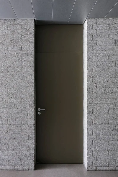 현대 건물에 문 — 스톡 사진