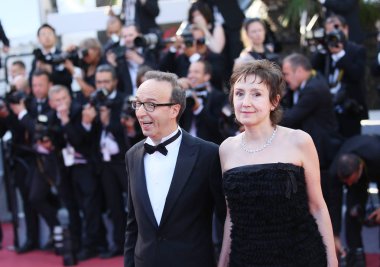 Roberto Benigni ve Nicoletta Braschi 71 Cannes Film Festivali sırasında Palais des Festivals, 19 Mayıs 2018 tarihinde Fransa'nın Cannes kapanış törenine katılmak. 