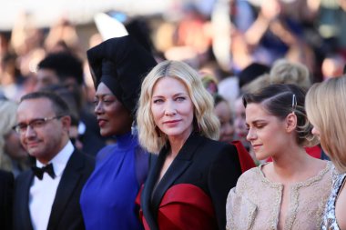 Andrey Zvyagintsev, Khadja Nin, jüri başkanı Cate Blanchett 71 Cannes Film Festivali sırasında Palais des Festivals, 19 Mayıs 2018 tarihinde Fransa'nın Cannes kapanış törenine katılmak. 