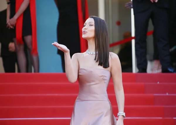 Bella Hadid Attends Screening Ash Purest White Jiang 71St Cannes — Stock Photo, Image