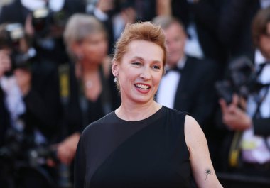 Cannes, Fransa - 12 Mayıs 2018: Emmanuelle Bercot 'Kızlar güneşin (Les Filles Du Soleil)' 71 Cannes Film Festivali sırasında kırmızı halıda