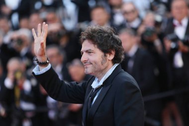71 yıllık Cannes Film Festivali sırasında Palais des Festivals üzerinde 12 Mayıs 2018 Fransa'nın Cannes 'Kızlar güneşin (Les Filles Du Soleil)' tarama Matthieu Chedid katılır.