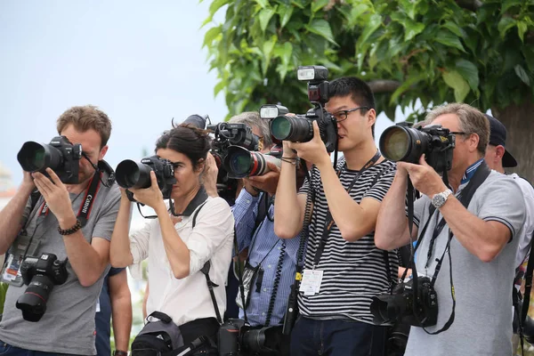 Φωτογράφος Παρακολουθήσουν Photocall Για Πρόσωπο Αγγέλου Gueule Ange Κατά Διάρκεια — Φωτογραφία Αρχείου