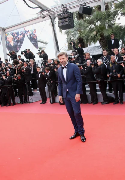 71 yıllık Cannes Film Festivali sırasında Palais des Festivals üzerinde 13 Mayıs 2018 Fransa'nın Cannes 'Lavabo ya da yüzmek (Le Grand Bain)' ile taranması Nikolaj Coster-Waldau katılır.