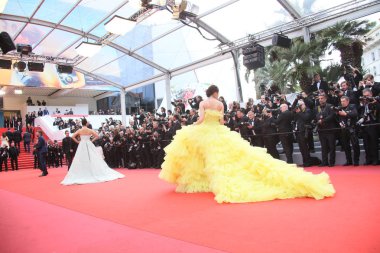 71 yıllık Cannes Film Festivali sırasında Palais des Festivals üzerinde 13 Mayıs 2018 Fransa'nın Cannes 'Lavabo ya da yüzmek (Le Grand Bain)' tarama modeli katılır.