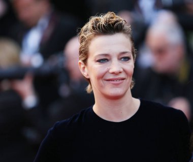 71 yıllık Cannes Film Festivali sırasında Palais des Festivals üzerinde 13 Mayıs 2018 Fransa'nın Cannes 'Lavabo ya da yüzmek (Le Grand Bain)' ile taranması Celine Sallette katılır.