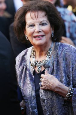 Claudia Cardinale 71 yıllık Cannes Film Festivali sırasında Palais des Festivals üzerinde 13 Mayıs 2018 Fransa'nın Cannes 'Lavabo ya da yüzmek (Le Grand Bain)' ile taranması katılır. 