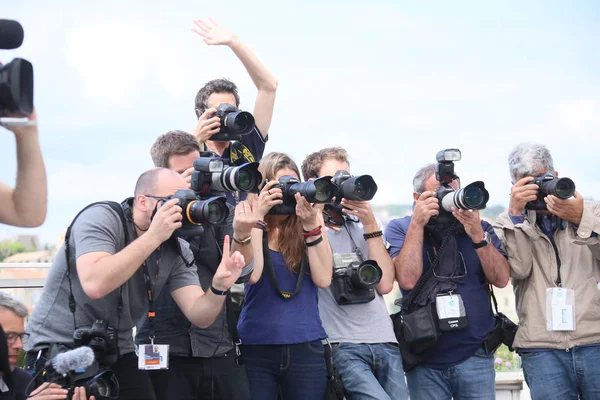 Фотографи Відвідувати Гарячі Photocall Під Час Щорічній Каннського Кінофестивалю Палаці — стокове фото