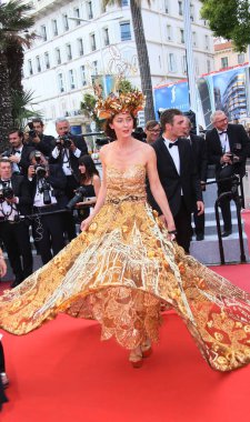71 yıllık Cannes Film Festivali sırasında Palais des Festivals üzerinde 18 Mayıs 2018 Fransa'nın Cannes 'yabani armut ağacı (Ahlat ağacı)' ile taranması Larisa Katz katılır. 