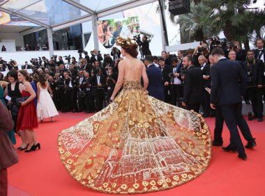 71 yıllık Cannes Film Festivali sırasında Palais des Festivals üzerinde 18 Mayıs 2018 Fransa'nın Cannes 'yabani armut ağacı (Ahlat ağacı)' ile taranması Larisa Katz katılır. 