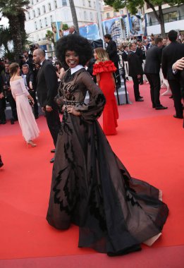71 yıllık Cannes Film Festivali sırasında Palais des Festivals üzerinde 18 Mayıs 2018 Fransa'nın Cannes 'yabani armut ağacı (Ahlat ağacı)' ile taranması Miriam Odemba katılır. 