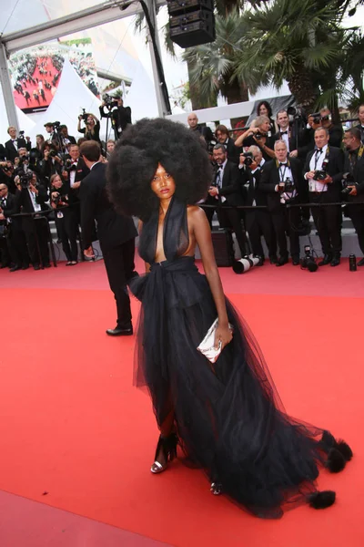 71 yıllık Cannes Film Festivali sırasında Palais des Festivals üzerinde 18 Mayıs 2018 Fransa'nın Cannes 'yabani armut ağacı (Ahlat ağacı)' tarama Mariame Sakanoko katılır. 