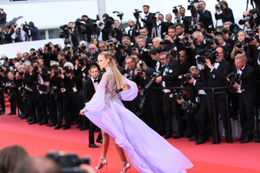 Natasha Poly 'Blackkklansman' tarama sırasında 71 Cannes Film Festivali 14 Mayıs 2018 tarihinde Fransa'nın Cannes katılır.