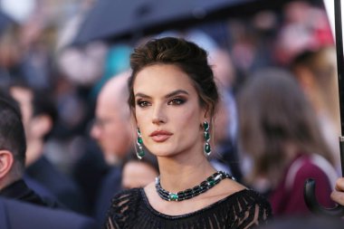Alessandra Ambrosio 'Blackkklansman' tarama 71 yıllık Cannes Film Festivali sırasında Palais des Festivals üzerinde 14 Mayıs 2018 Fransa'nın Cannes katılır. 