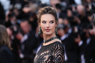 Alessandra Ambrosio 'Blackkklansman' tarama 71 yıllık Cannes Film Festivali sırasında Palais des Festivals üzerinde 14 Mayıs 2018 Fransa'nın Cannes katılır. 