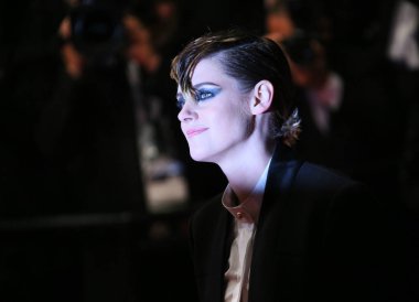  Kristen Stewart 71 yıllık Cannes Film Festivali sırasında Palais des Festivals üzerinde 17 Mayıs 2018 Fransa'nın Cannes 'Bıçak + kalp (BM Couteau Dans Le Coeurr)' testi ile taranması katılır.