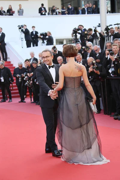  Anna ve Andrey Zvyagintsev 'Capharnaum' tarama 71 yıllık Cannes Film Festivali sırasında Palais des Festivals üzerinde 17 Mayıs 2018 Fransa'nın Cannes katılmak. 