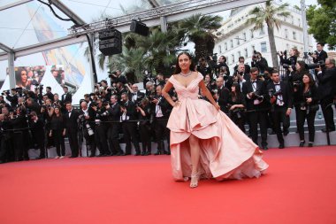  'Yomeddine' tarama 71 yıllık Cannes Film Festivali sırasında Palais des Festivals, 9 Mayıs 2018 tarihinde Fransa'nın Cannes Inanna Sarkis katılır. 