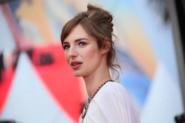 Louise Bourgo Menghadiri Pemutaran Film Yomeddine Pada Festival Film Cannes — Stok Foto