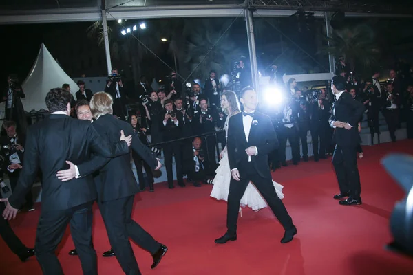 Irina Starshenbaum, Roman Bilyk 71 yıllık Cannes Film Festivali sırasında Palais 9 Mayıs 2018 üzerinde Cannes, Fransa.