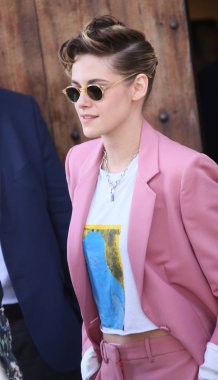 Kristen Stewart Fransa'nın Cannes üzerinde 16 Mayıs 2018 69 Cannes Film Festivali sırasında medya yer de la Castre, onuruna verilen Belediye Başkanı'nın öğle yemeği katılır.