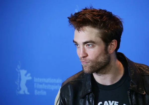 Robert Pattinson Posa Chamada Fotográfica Damsel Durante 68Th Berlinale International — Fotografia de Stock