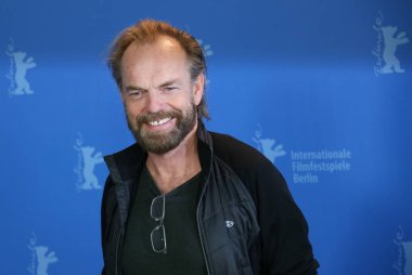  Hugo Weaving siyah 47 Photocall katılır sırasında 68 Berlinale Film Festivali'nde Grand Hyatt Hotel üzerinde 16 Şubat 2018, Berlin, Almanya.