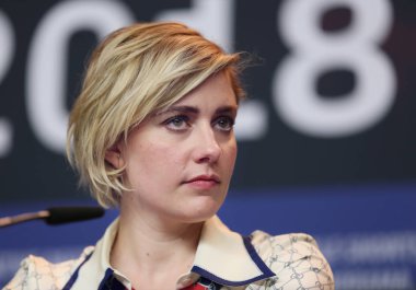 Greta Gerwig katılır 'Köpekler Adası' basın toplantısı sırasında 68 Berlinale Uluslararası Film Festivali Berlin Grand Hyatt Hotel'de üzerinde 15 Şubat 2018, Berlin, Almanya.