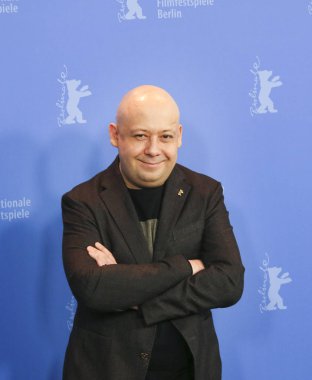 Yönetmen Alexey Almanca pozlar de 'Dovlatov' fotoğraf arama sırasında 68 Berlinale Uluslararası Film Festivali Berlin Grand Hyatt Hotel'de üzerinde 17 Şubat 2018, Berlin, Almanya.