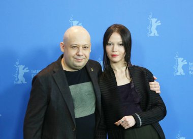 Alexey Almanca ve Elena Okopnaya poz 'Dovlatov' fotoğraf arama sırasında 68 Berlinale Film Festivali Berlin Grand Hyatt Hotel'de üzerinde 17 Şubat 2018, Berlin, Almanya. 
