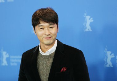 Lee Sung-jae pozlar de 'İnsan, uzay, zaman ve insan' fotoğraf arama sırasında 68 Berlinale Film Festivali Berlin Grand Hyatt Hotel'de üzerinde 17 Şubat 2018, Berlin, Almanya.