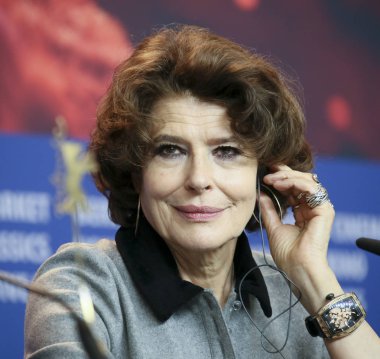 Fanny Ardant 'Şok dalgaları' (Ondes de choc tadı) basın toplantısında 68 Berlinale Uluslararası Film Festivali Berlin Grand Hyatt Hotel'de üzerinde 19 Şubat 2018, Berlin, Almanya sırasında görülür.