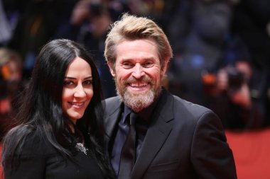 Willem Dafoe ve eşi Giada Colagrande Hommage Willem Dafoe katılmak - fahri Altın Ayı Ödülü töreni ve 'The Hunter' tarama sırasında 68 Berlinale Uluslararası Film Festivali Berlin adlı Berlinale Palast üzerinde 20 Şubat 2018 yılında Berli