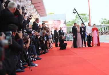 Jason Clark, Damien Chazelle, Ryan Gosling, Claire Foy kırmızı halı açılış töreni ve 75 Venedik Festivali öncesinde Sala Grande adlı 29 Ağustos 2018 üzerinde Venedik, İtalya'da yürüyüş. 