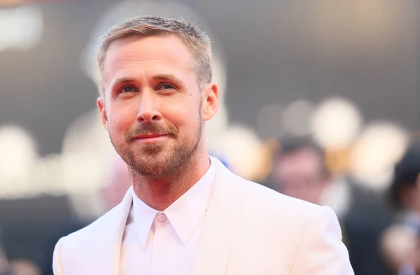 Ryan Gosling Sétál Vörös Szőnyegen Megnyitó Első Ember Szűrés Során — Stock Fotó
