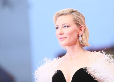Cate Blanchett 'A Star Is Born' tarama 75 Venedik Film Festivali sırasında önüne kırmızı halı Sala Grande adlı 31 Ağustos 2018 üzerinde Venedik, İtalya'da yürüyor. 