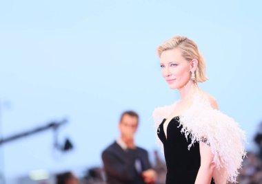  Cate Blanchett 'A Star Is Born' tarama 75 Venedik Film Festivali sırasında önüne kırmızı halı Sala Grande adlı 31 Ağustos 2018 üzerinde Venedik, İtalya'da yürüyor.