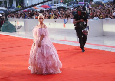  Lady Gaga 'A Star Is Born' tarama 75 Venedik Film Festivali sırasında önüne kırmızı halı Sala Grande adlı 31 Ağustos 2018 üzerinde Venedik, İtalya'da yürüyor.