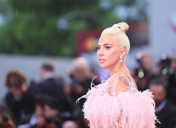 ⬇ Скачать Картинки Lady Gaga Show, Стоковые Фото Lady Gaga Show В.