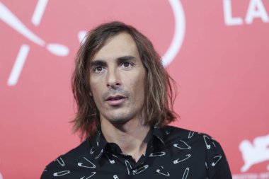  Thomas Scimeca 75 Venedik Film Festivali sırasında Sala Casino üzerinde 31 Ağustos 2018 Venedik, İtalya 'L'Heure De La Sortie' photocall katılır. 