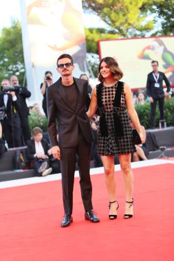 Fabio Rovazzi kırmızı halı 'Vox 75 Venedik Film Festivali sırasında Sala Grande üzerinde 4 Eylül 2018 Venedik, İtalya eleme Lux' önde yürüyor. 