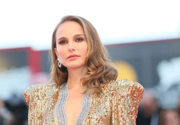 Natalie Portman Sétál Vörös Szőnyegen Előtt Vox Lux Szűrés Során — Stock Fotó