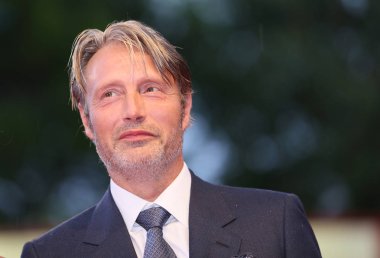 Mads Mikkelsen yürüyüşleri '75 Venedik Film Festivali sırasında Sala Grande Tarih 3 Eylül 2018 Venedik, İtalya için eleme, sonsuzluk'ın Kapısı' önüne kırmızı halı. 