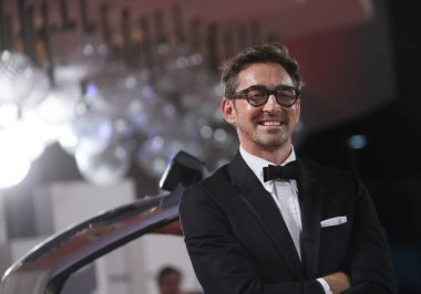 Lee Pace 75 Venedik Film Festivali sırasında Sala Grande üzerinde 8 Eylül 2018 Venedik, İtalya için kırmızı halı 'Driven' Premiere ve kapanış gece önde yürüyor.